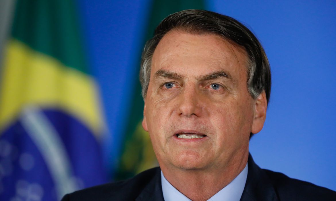 Defesa de Bolsonaro entrega extratos bancários ao STF