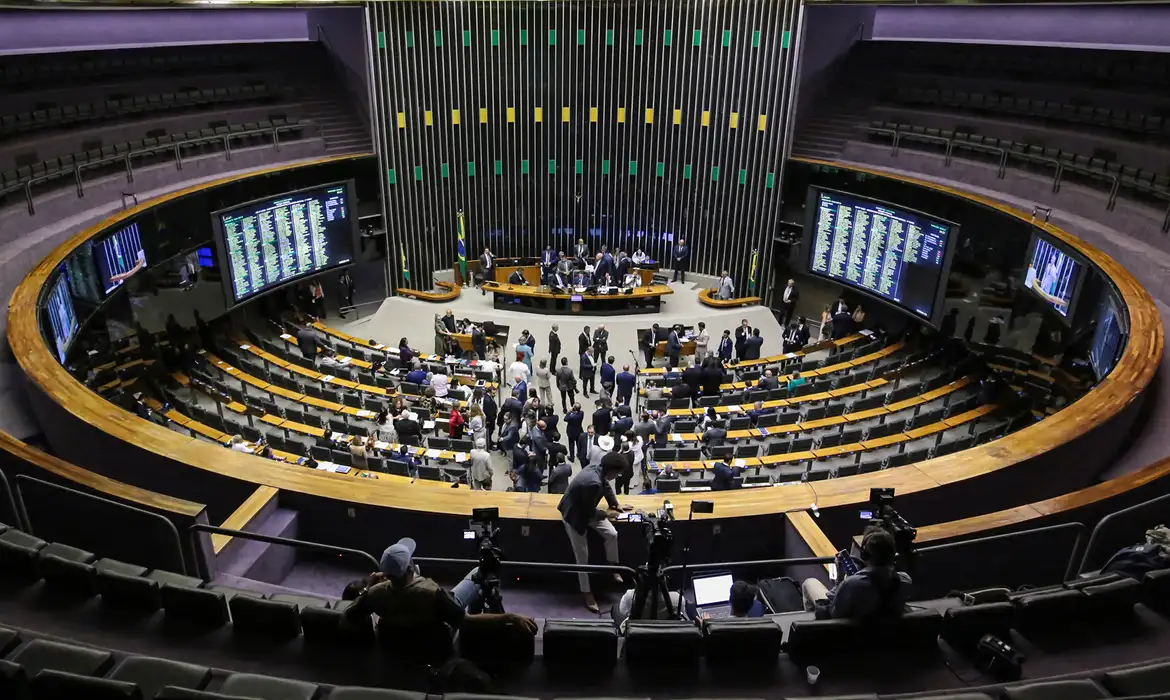 Câmara inicia análise de projeto sobre exploração de minerais críticos