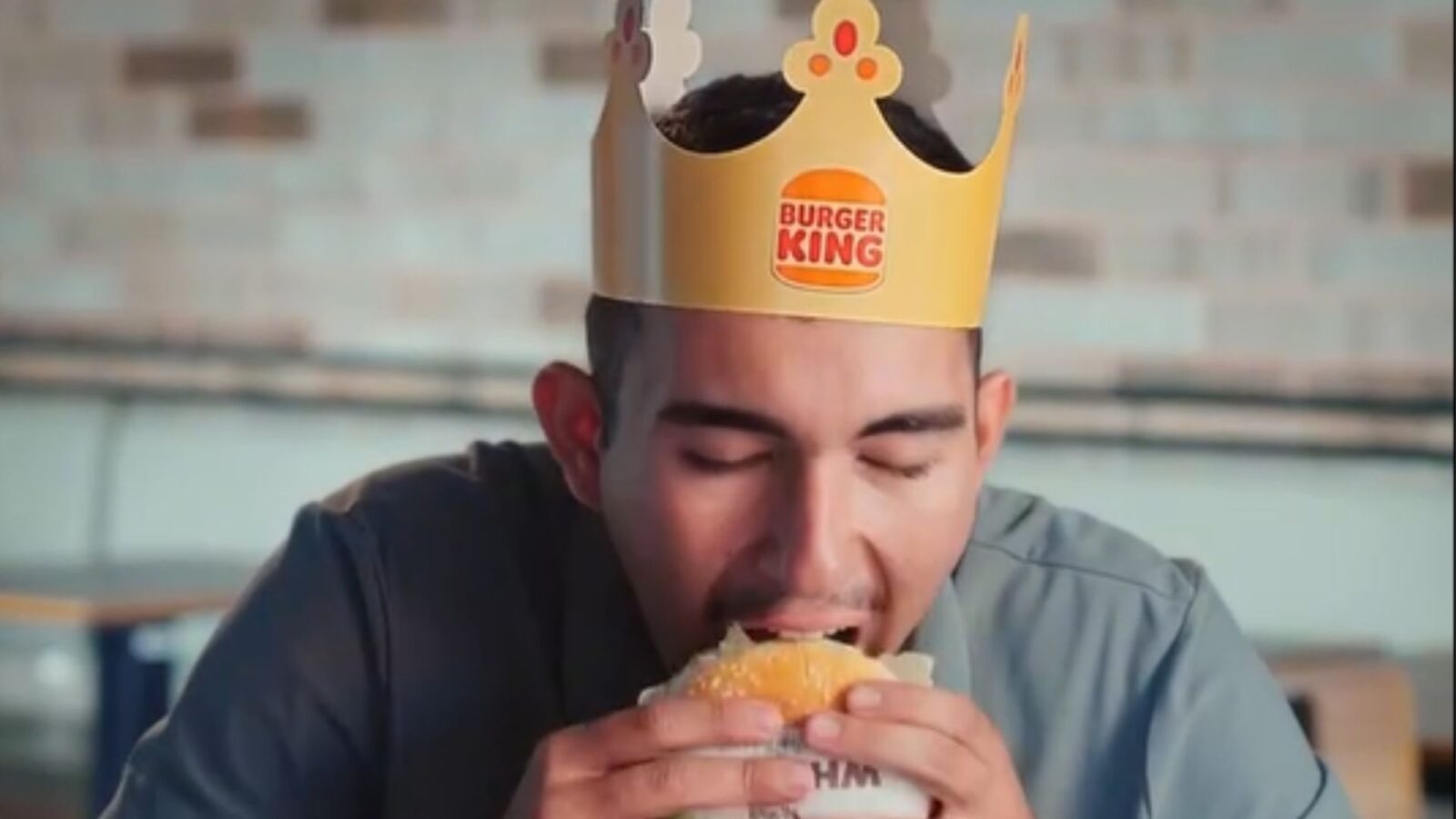 Jovem abandonado por amazonense no Pico Paraná vira garoto-propaganda BK