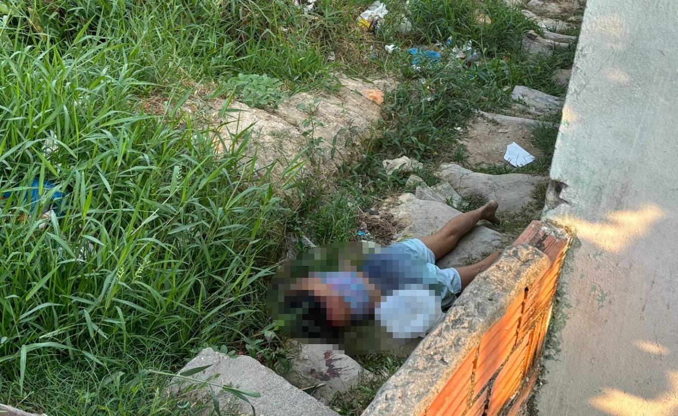 Mulher é encontrada morta em escadaria no bairro Jorge Teixeira