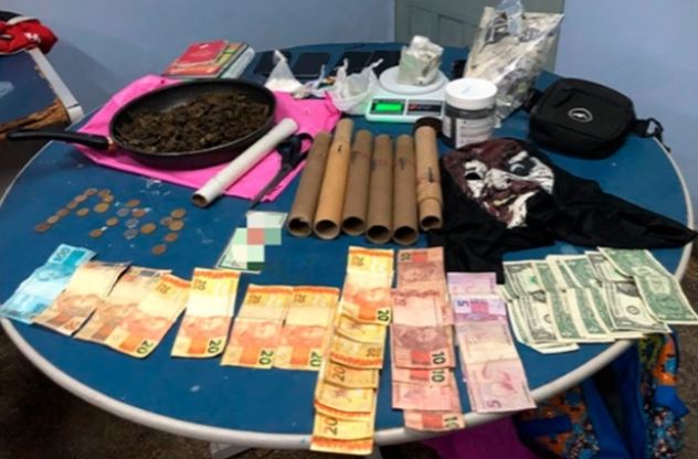 Polícia fecha 'boca de fumo' em Parintins e apreende dólares