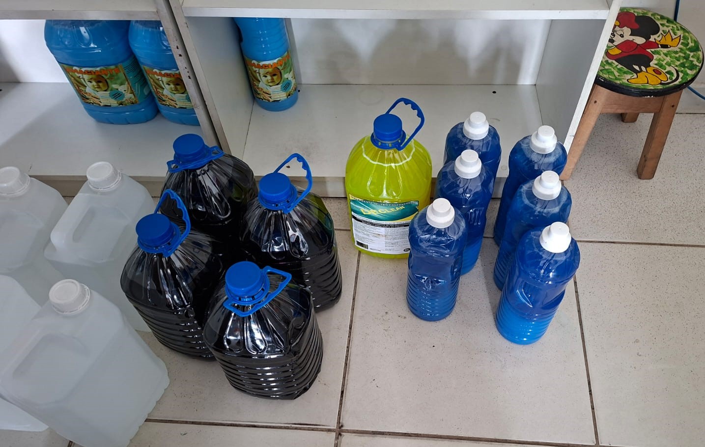 Operação mira loja clandestina que fabricava produtos de limpeza em Manaus