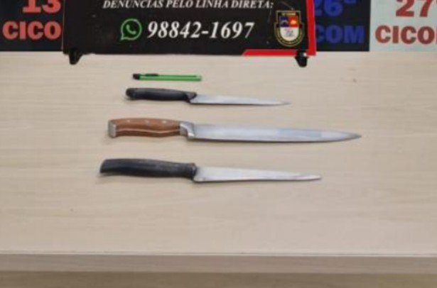 Homem é preso após tentar matar irmãos a facadas no Nova Cidade