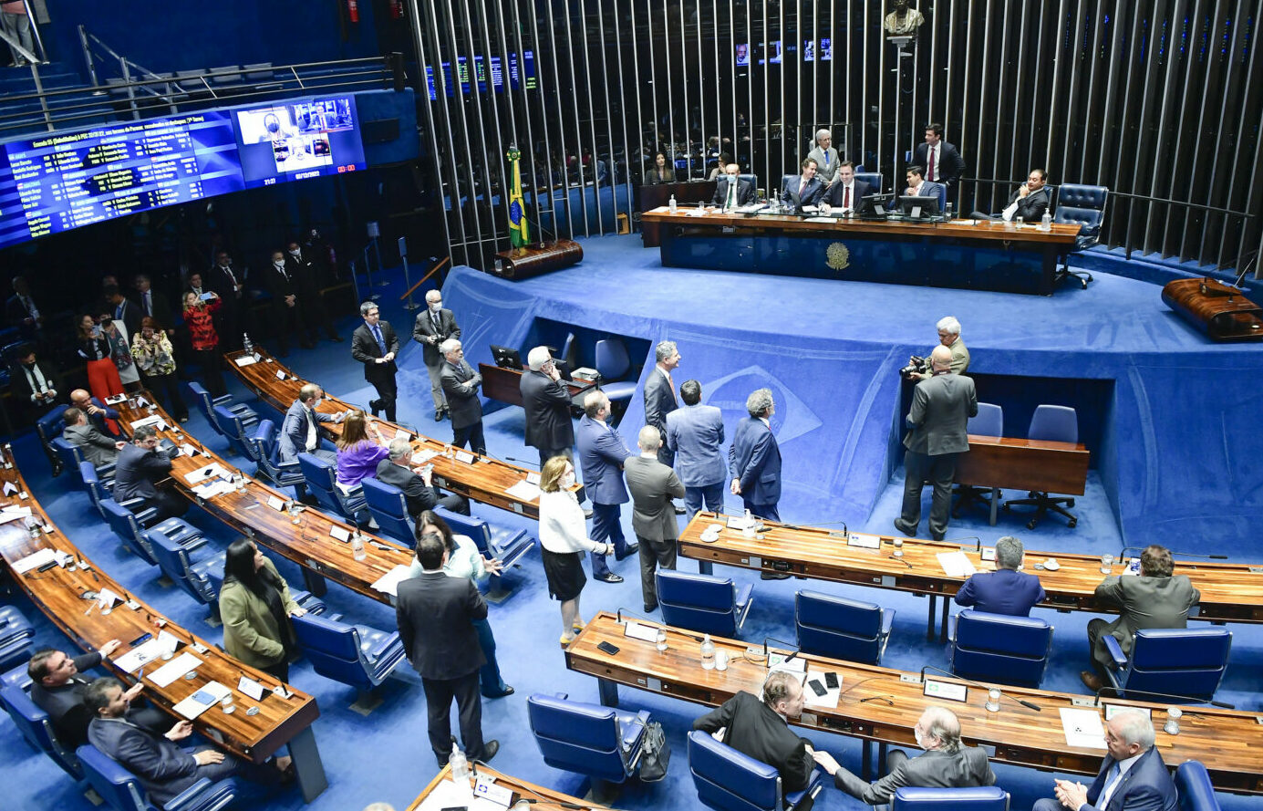 Senado aprova aumento salarial de 9% a servidores federais