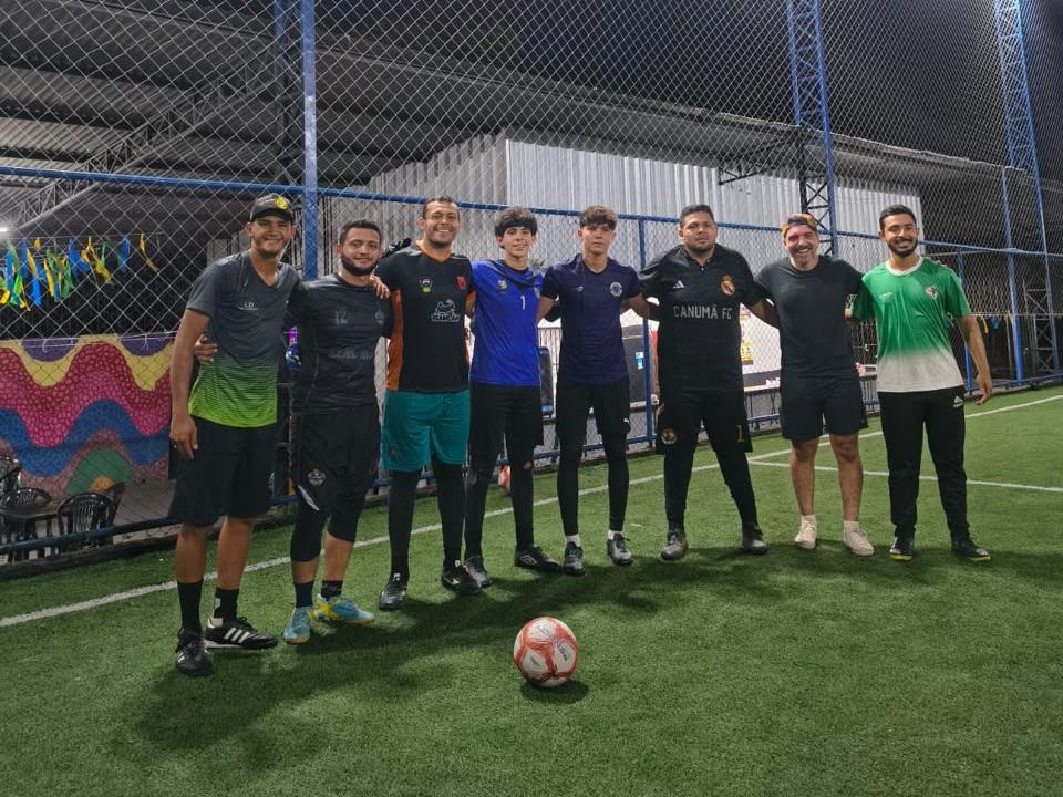 Grama ou barro? Preparadores de goleiros adaptam técnicas para realidade dos campos de Manaus