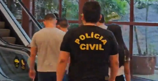 Vídeo: grupo é preso em shopping de Manaus por suspeita de falsificar atestados