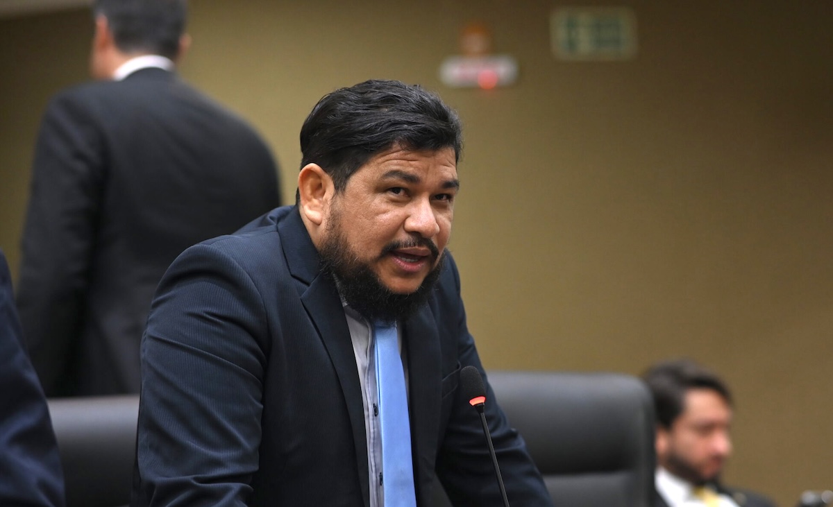 STJ mantém Rosinaldo Bual com tornozeleira e afastado da CMM