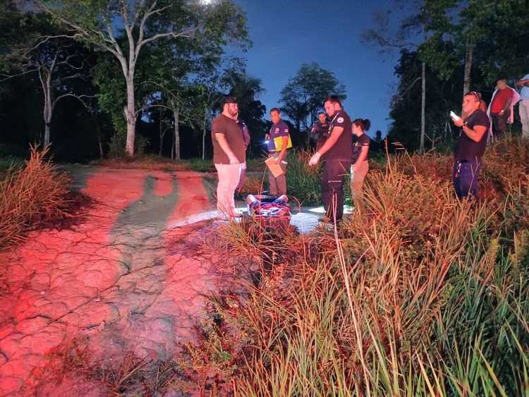 Imagens fortes: Corpo é encontrado por grupo religioso em área de mata na Zona Norte de Manaus