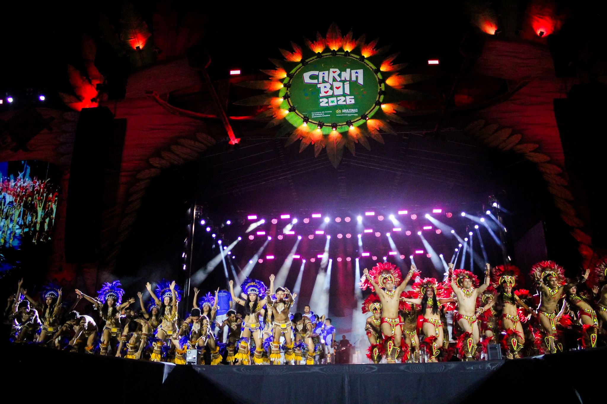 Carnaval na Floresta 2026 reúne mais de 110 mil pessoas no Sambódromo de Manaus