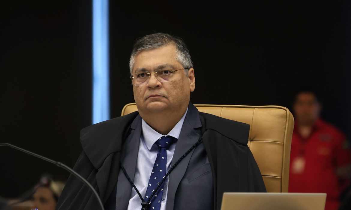 Decisão cita assessor de Pauderney Avelino em investigação sobre desvio de cotas parlamentares
