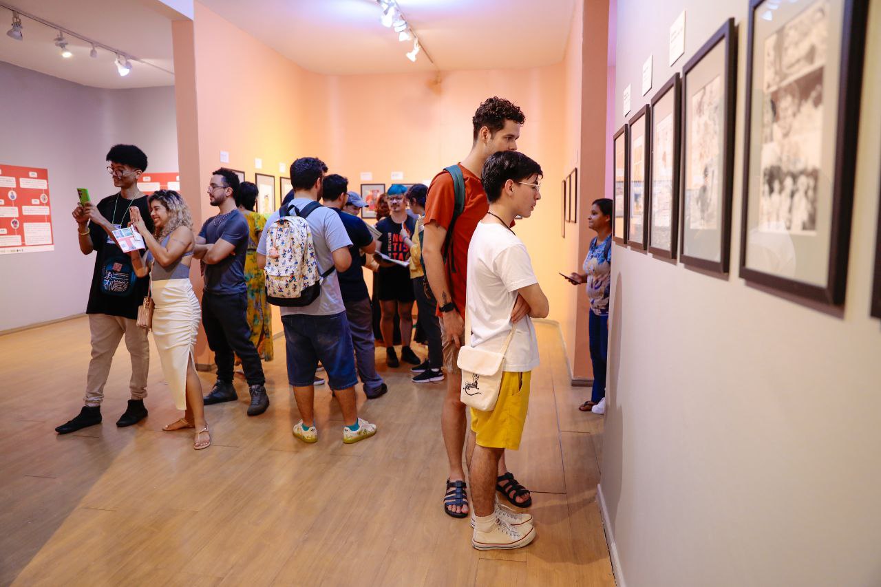 Exposição de quadrinhos 'Sangue, Suor e Nanquim' segue em exibição na Galeria do Largo