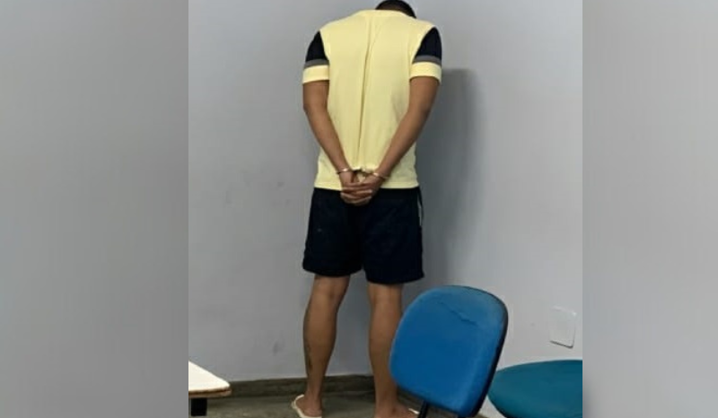 Jovem de 18 anos é preso vendendo drogas no Viver Melhor II