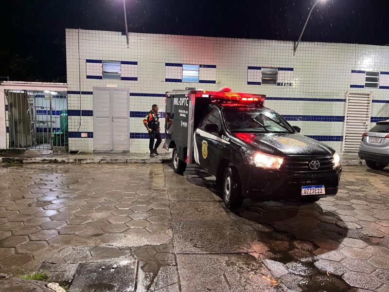 Pedreiro é baleado e corre para pedir ajudar de vizinhos no bairro Monte das Oliveiras