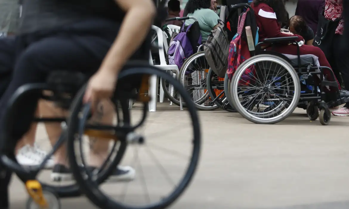 Feira online tem 7 mil vagas de emprego para pessoas com deficiência