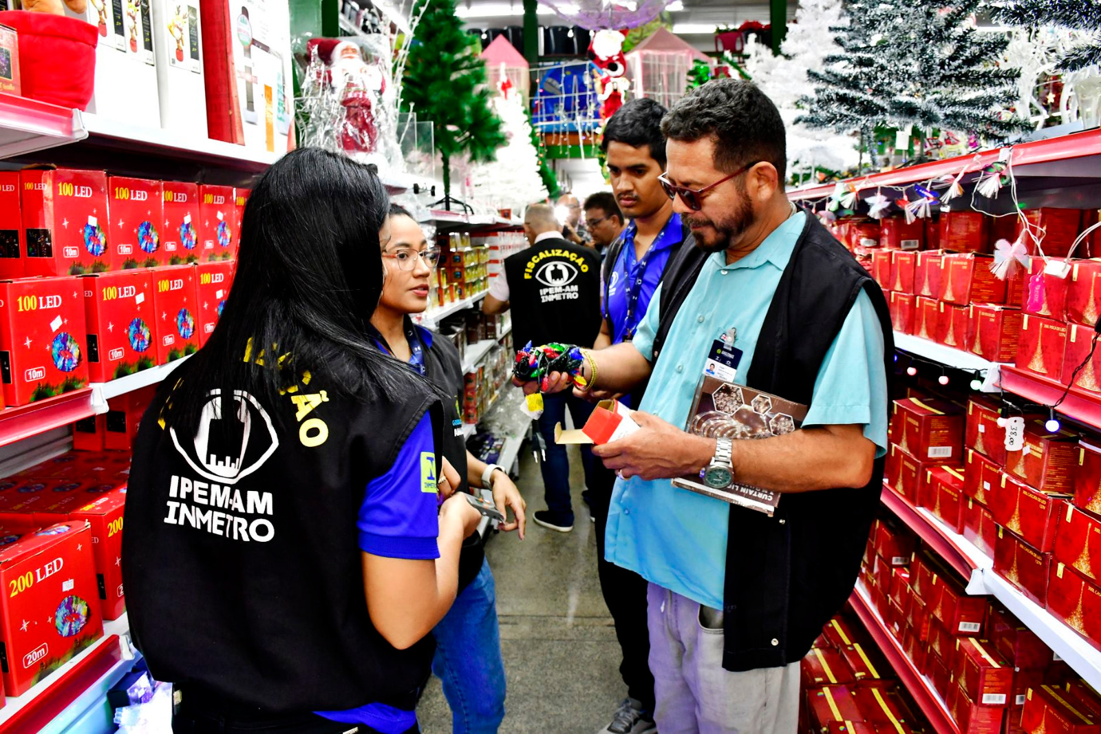 Ipem-AM retira de circulação produtos natalinos irregulares