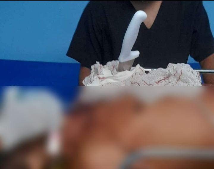 Pescador morre com faca cravada no peito em Parintins