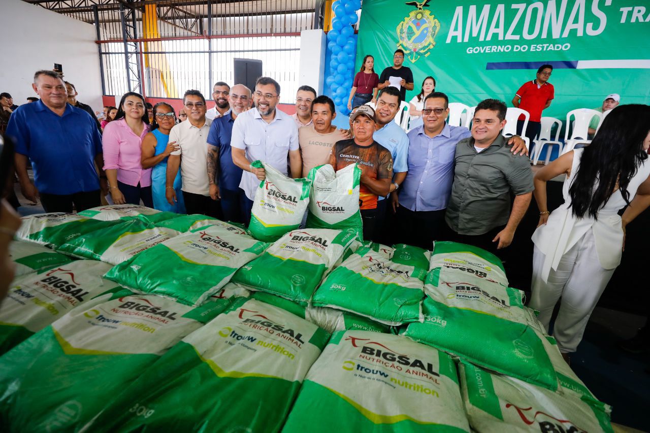 Wilson Lima destina 3,6 toneladas de alimentos à população em de Barreirinha