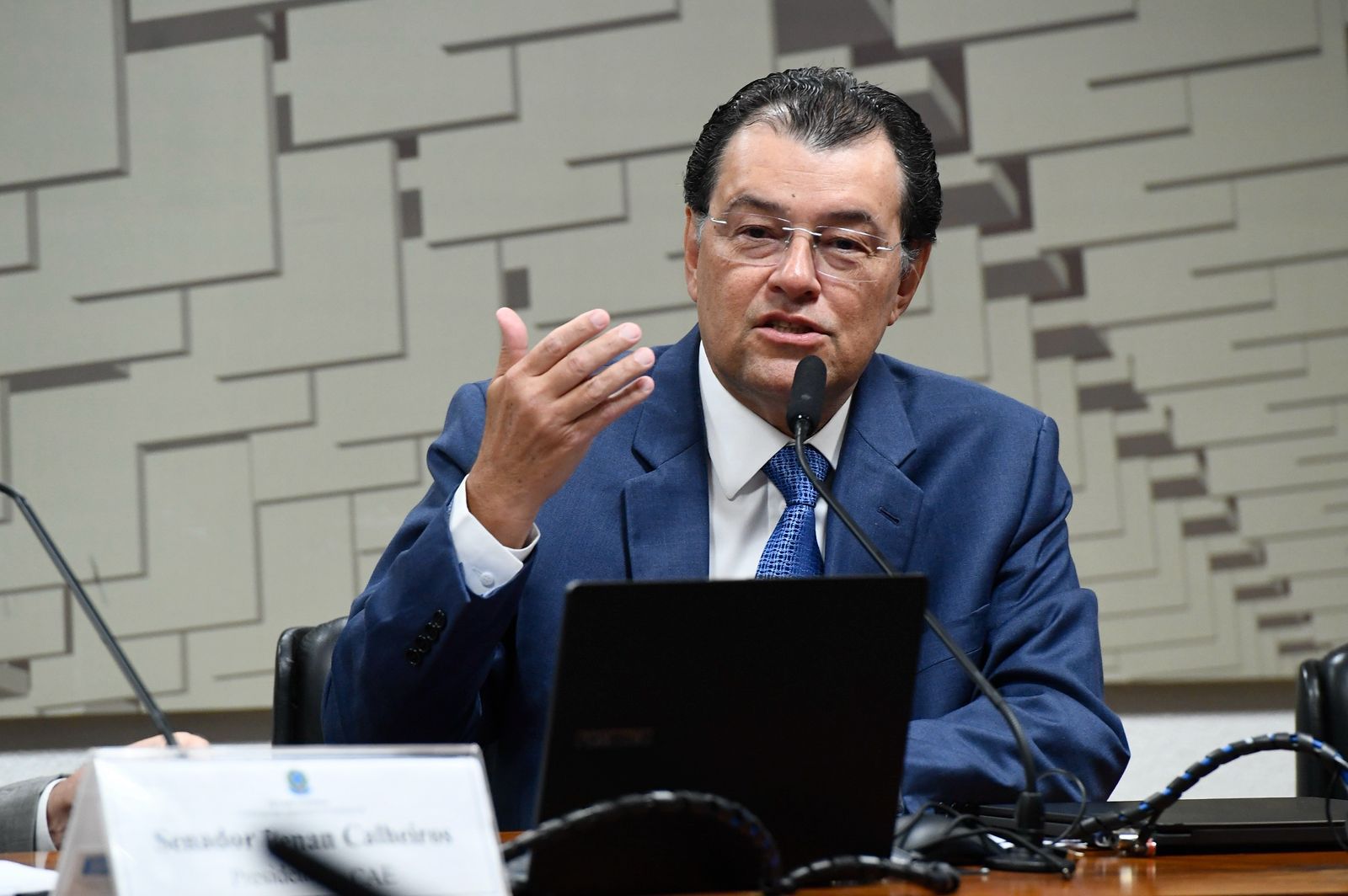 Eduardo Braga será relator de projeto de lei dos minerais críticos no Senado