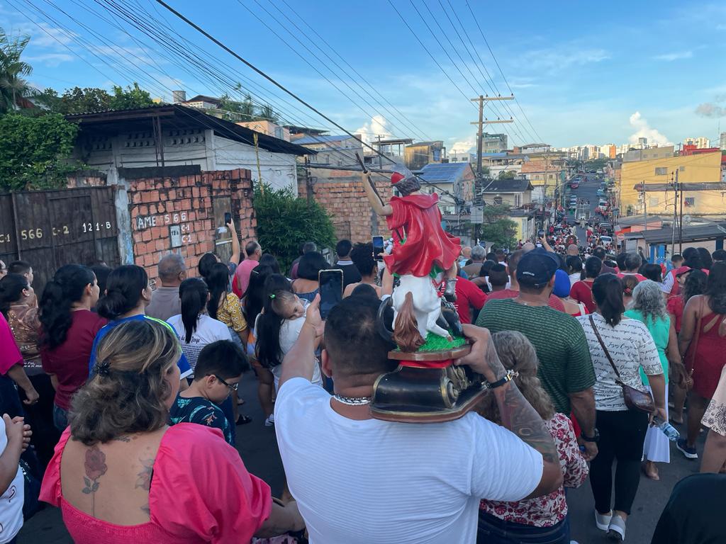 Procissão de São Jorge volta às ruas do bairro três anos depois da pandemia