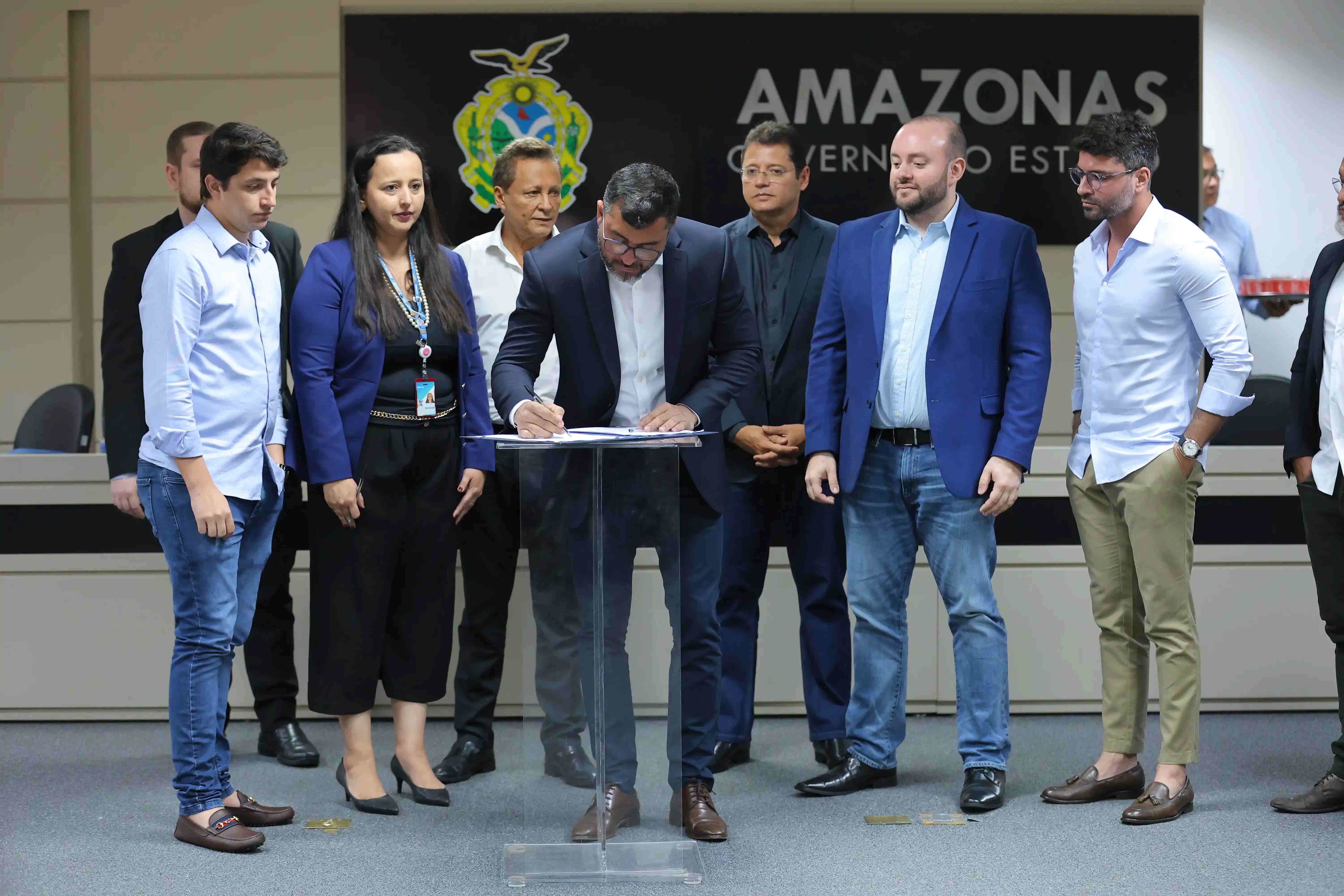 Governo do AM assina contrato de construção de residencial no Novo Aleixo