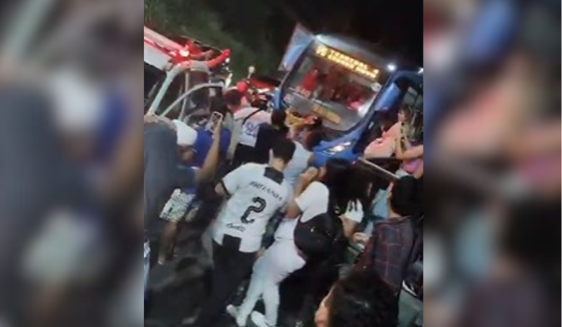 Vídeo: suspeito de assalto a ônibus é espancado até a morte em Manaus