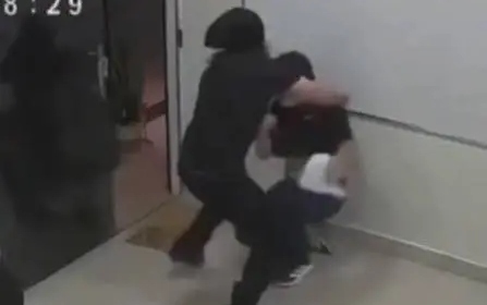 Adolescente suspeito de esfaquear professor é apreendido em Manaus