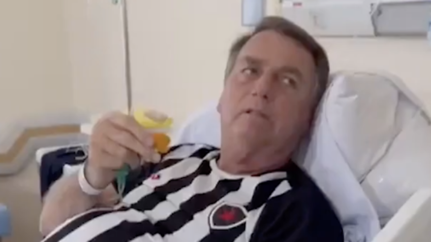 Bolsonaro reage a antibiótico e será transferido para Brasília, diz Eduardo