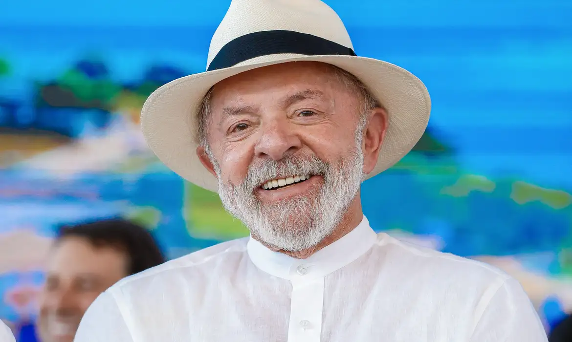 Presidente Lula faz cirurgia de catarata e recebe alta hospitalar