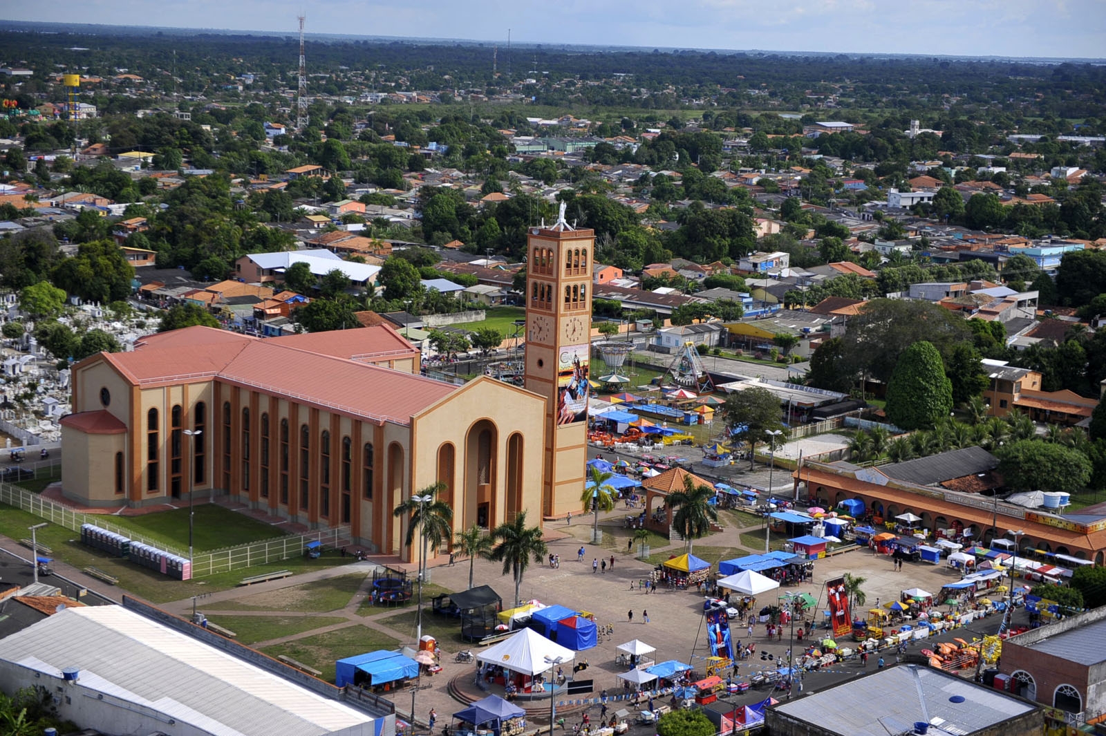 Márcia Baranda quer saber critérios de barracas para o Festival Folclórico de Parintins
