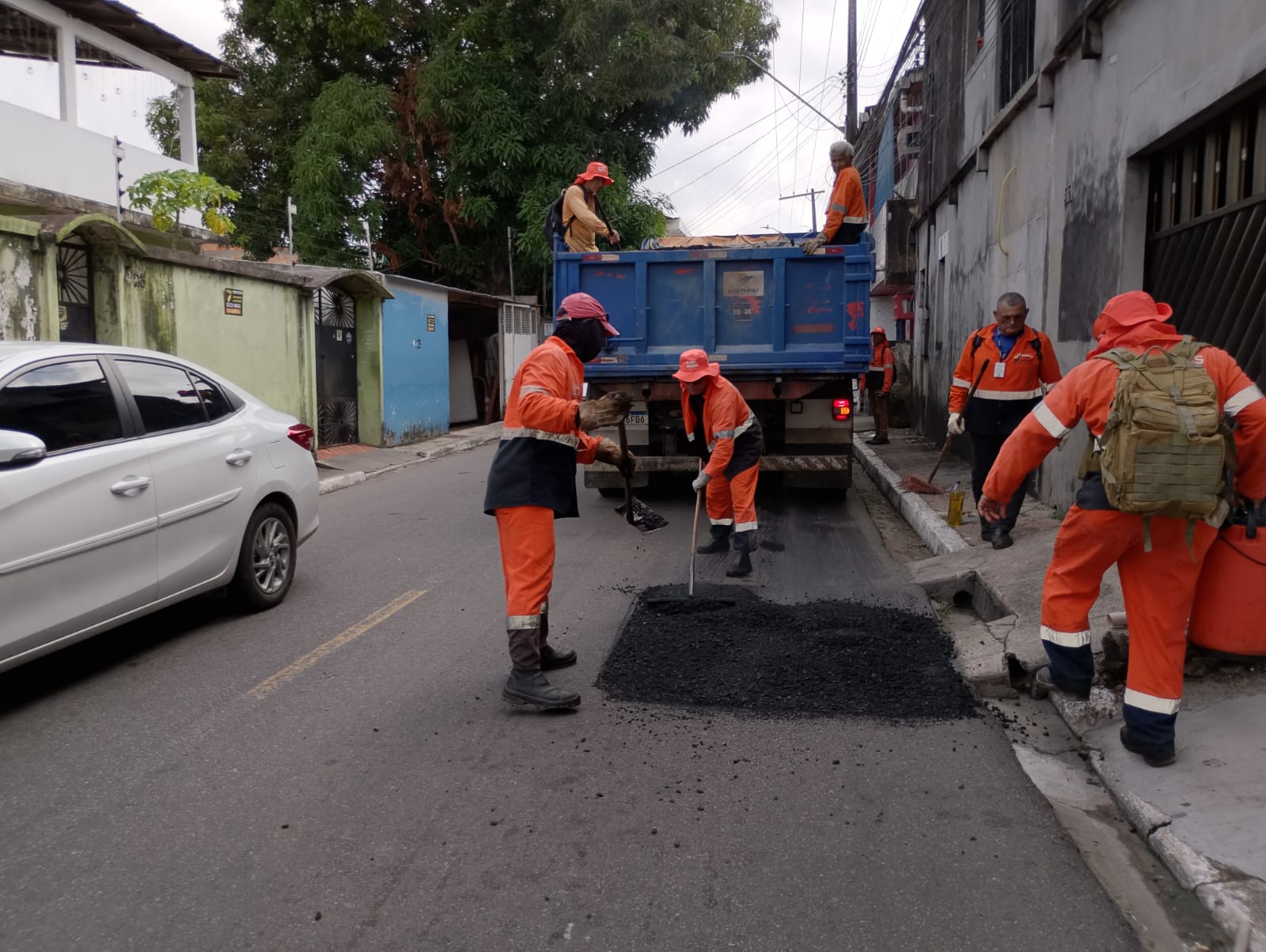 Prefeitura de Manaus executa recuperação asfáltica de rua no bairro da União