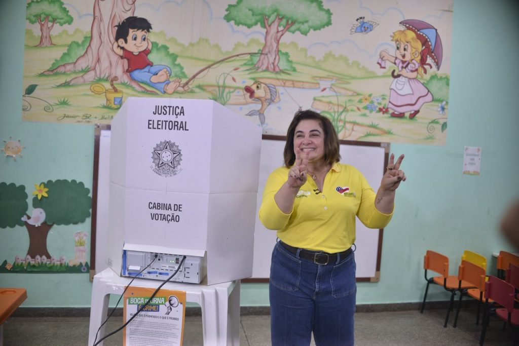 Maria do Carmo vota em Manaus e diz ter feito o que pôde na campanha