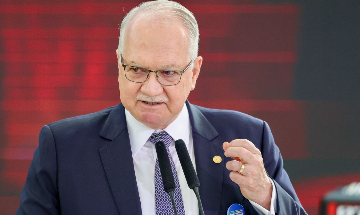 Fachin repudia fala de Milei contra Moraes e reafirma autonomia do STF