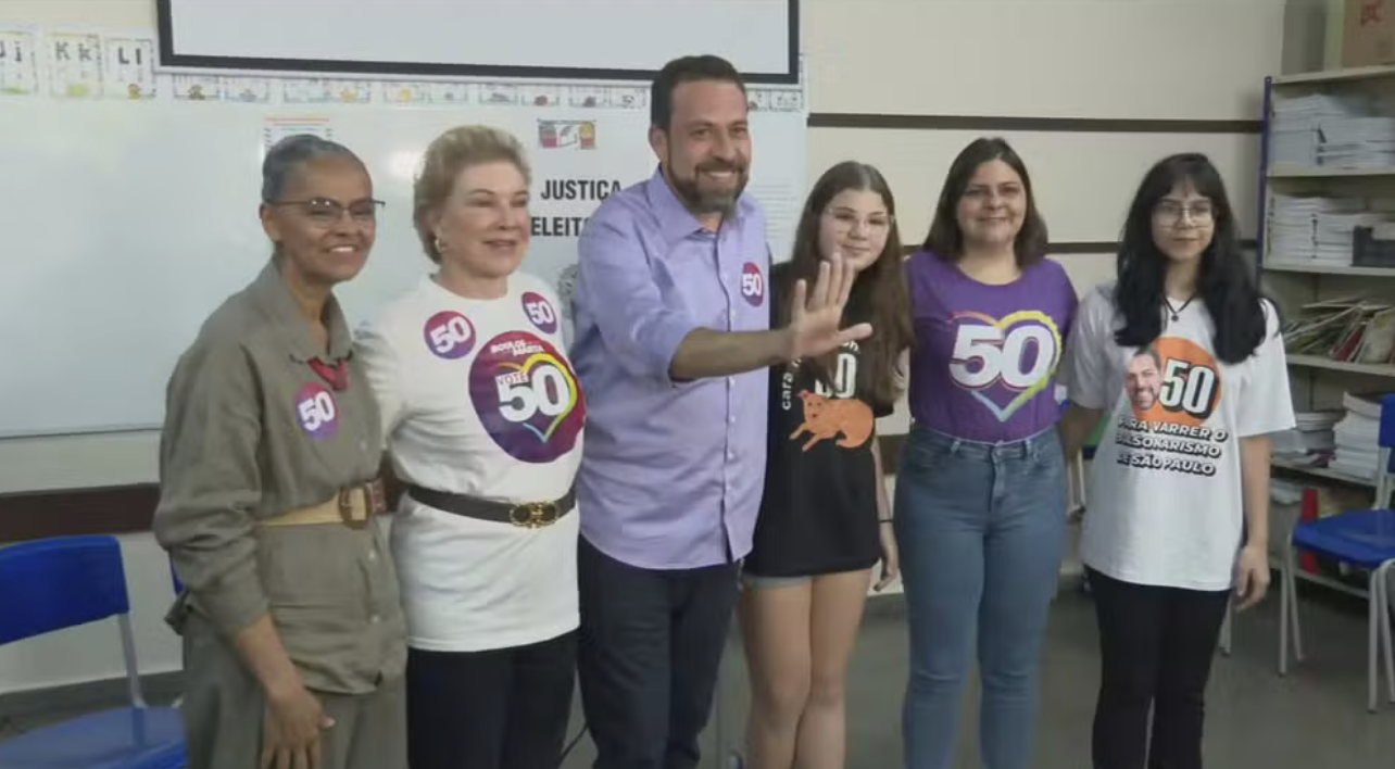 Boulos vota acompanhado da família e Marta em São Paulo