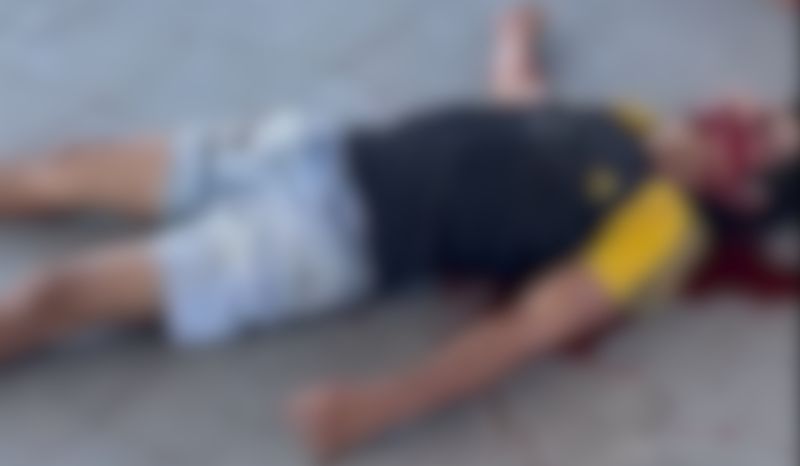 Vídeo: Homem é morto a facadas após discussão em praça pública no AM