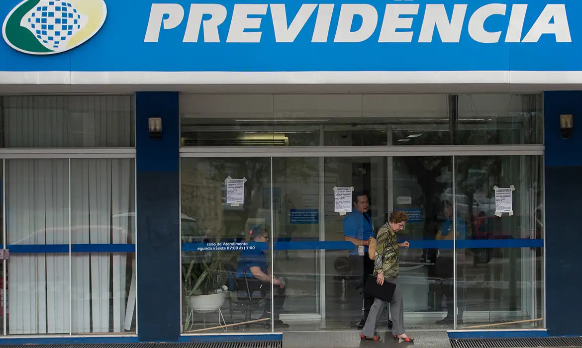 Agências do INSS abrem para atendimento extra neste sábado e domingo