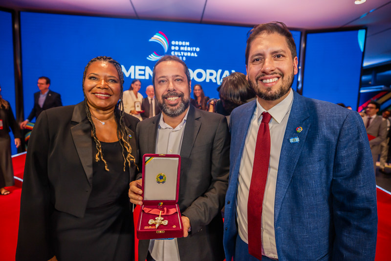 Festival Amazonas de Ópera recebe medalha da Ordem do Mérito Cultural