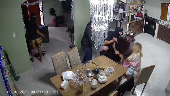 Criminosos invadem casa e fazem família refém no Bairro da Paz