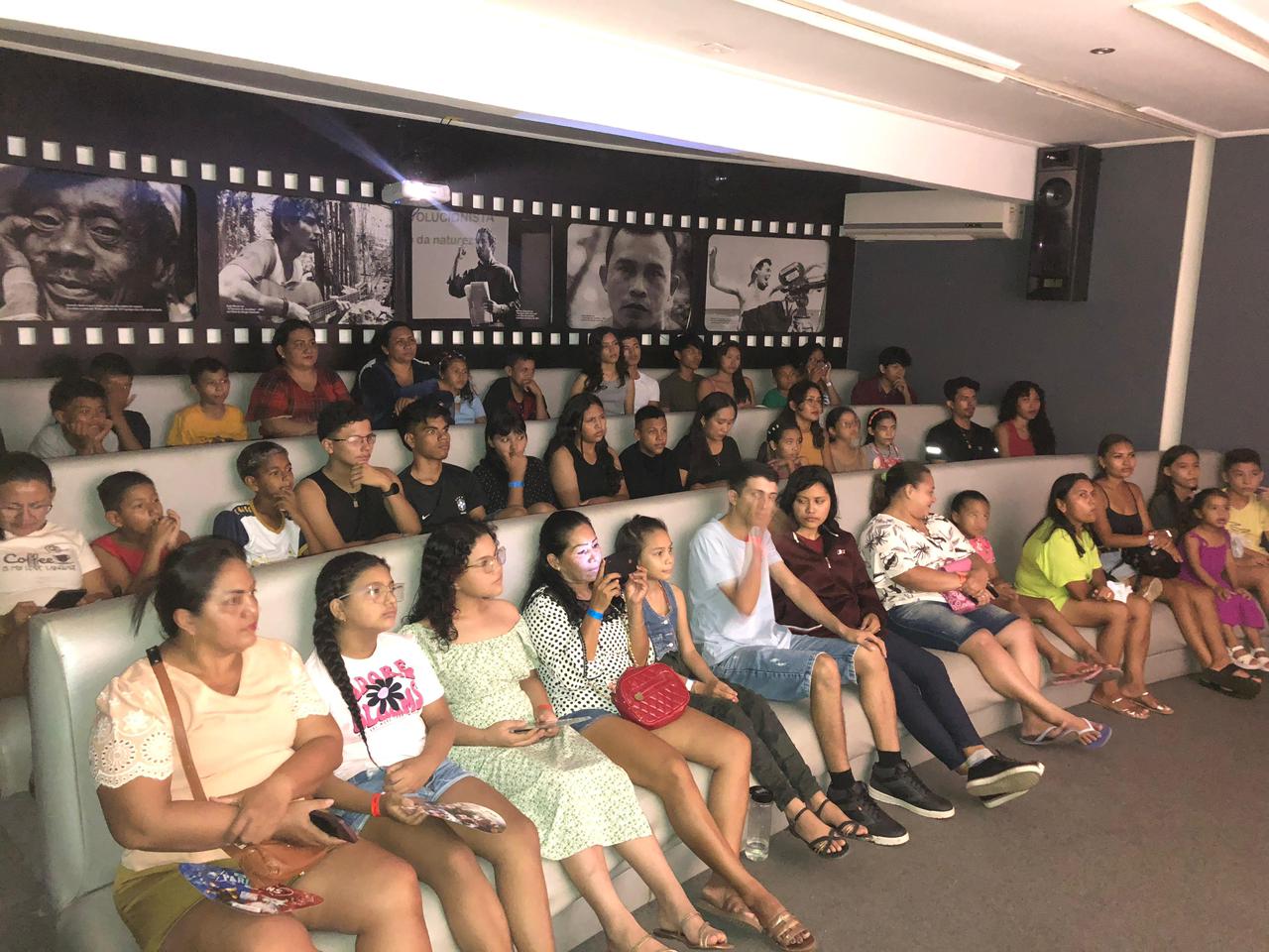 Feira dos Povos Criativos movimenta o Bumbódromo de Parintins neste sábado