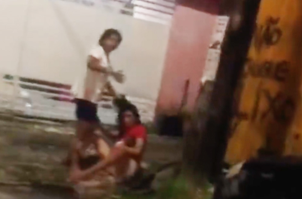 Vídeo: Mulher é agredida com recém-nascido no colo, na Alvorada