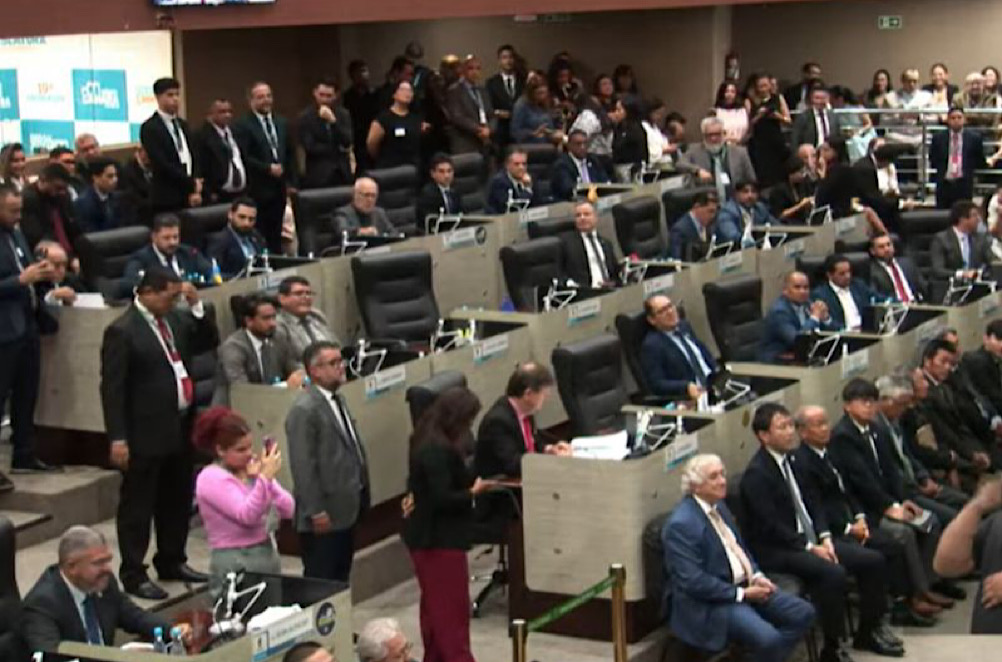 Câmara aprova reforma da Previdência criticada por professores e servidores