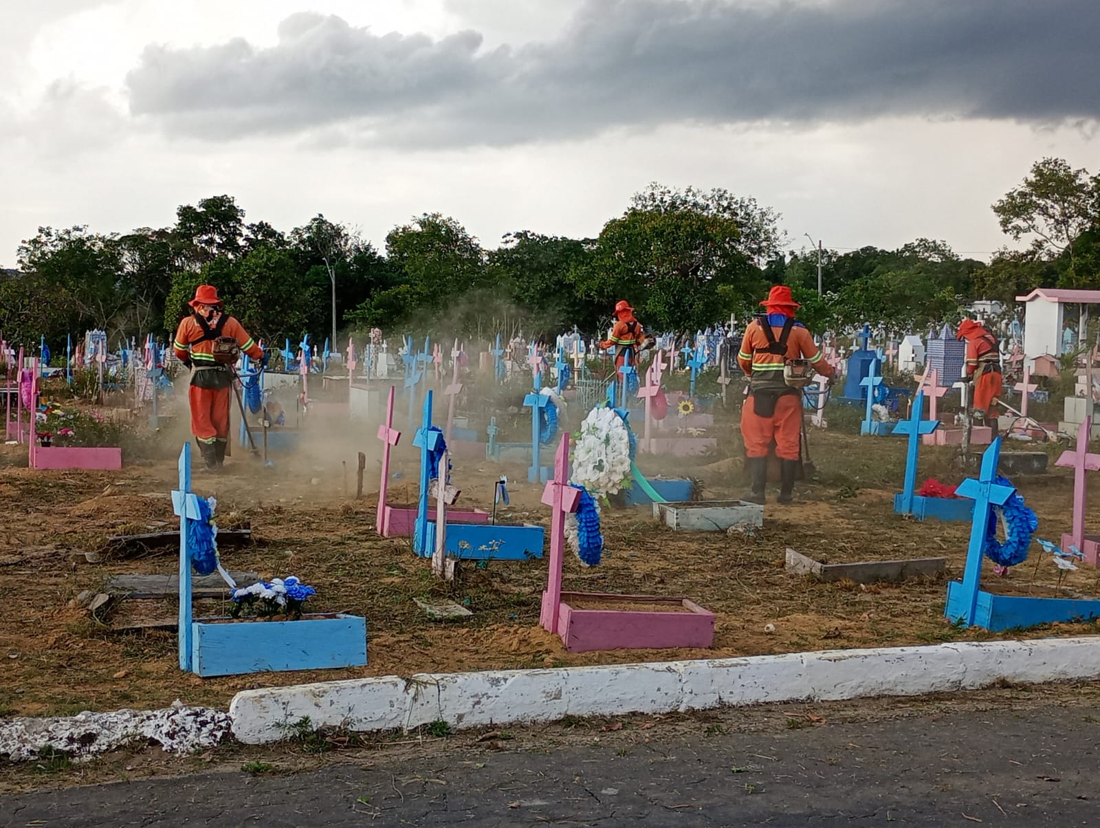 Cemitérios públicos de Manaus terão missas e cultos no Dia dos Pais