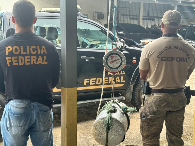 PF apreende 44 kg de drogas escondidos em motores elétricos de embarcação no AM