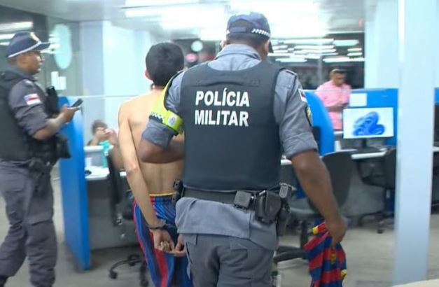 Homem é preso por importunação sexual em ônibus