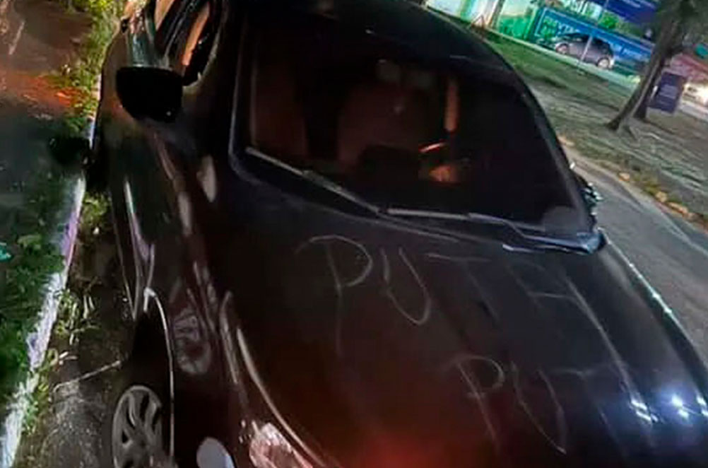 Vídeo: Mulher invade igreja, acusa marido de traição e agride amante durante culto