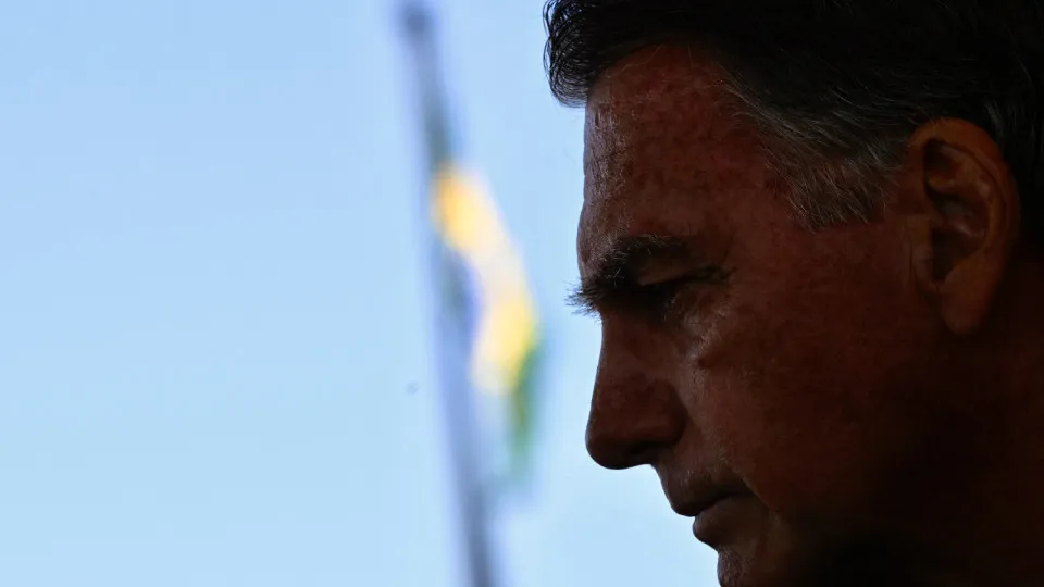 'Pintou um clima': Bolsonaro é condenado por fala sobre adolescentes