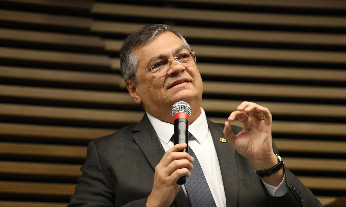 Dino cita Master e determina revisão de regras da Comissão de Valores Mobiliários