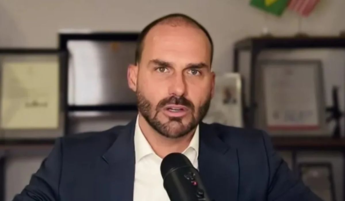 PF determina retorno imediato de Eduardo Bolsonaro a cargo de escrivão
