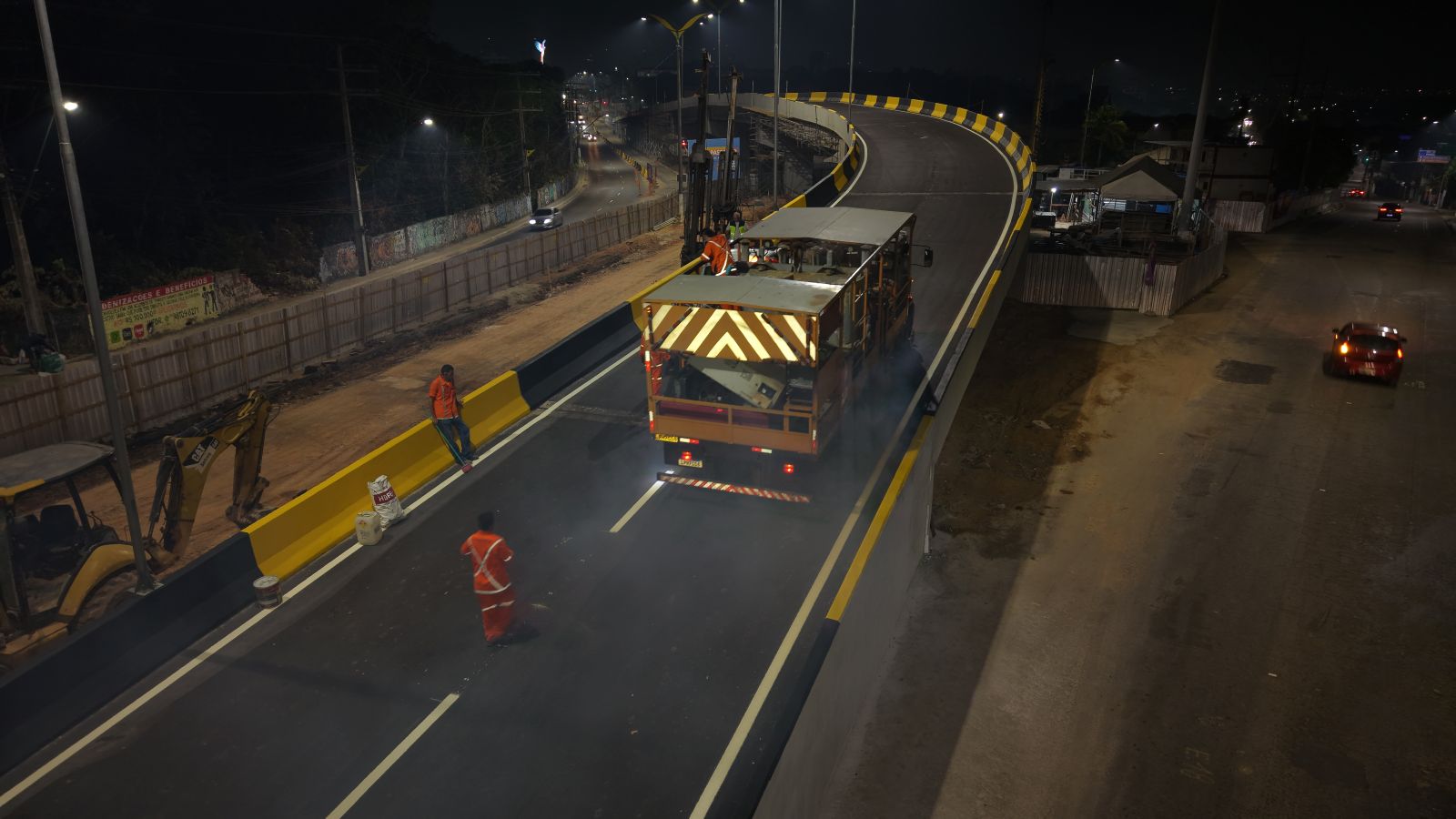 Prefeitura de Manaus avança com sinalização da alça superior do viaduto ‘Passarão’