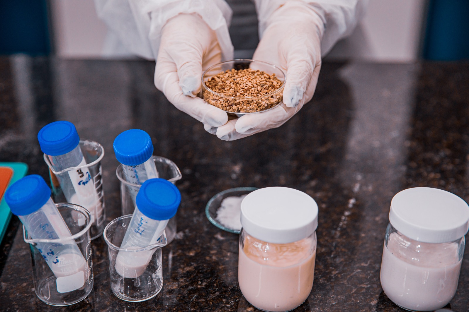 Pesquisadores da UEA desenvolvem protetor solar com matéria-prima da Amazônia