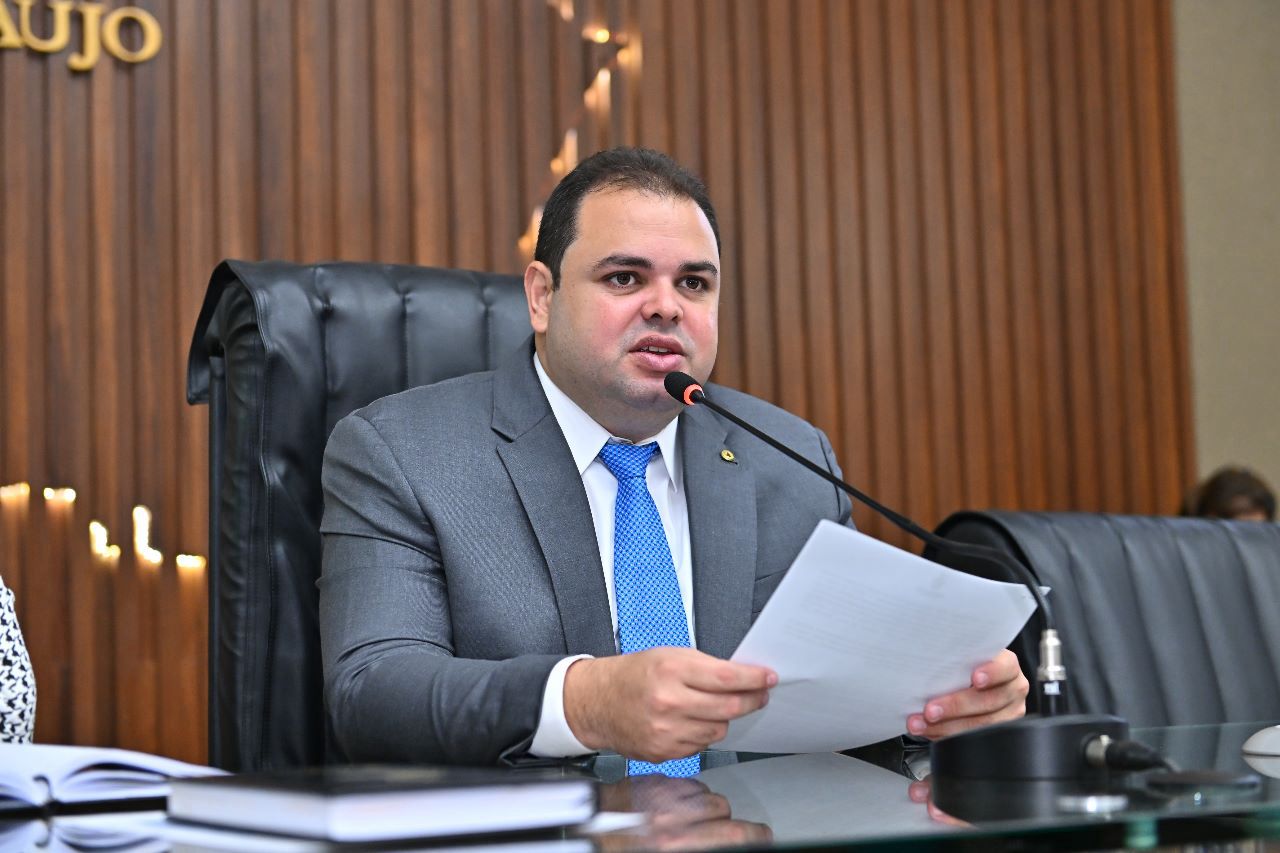 Wilson e Tadeu renunciam e Roberto Cidade vira governador do Amazonas